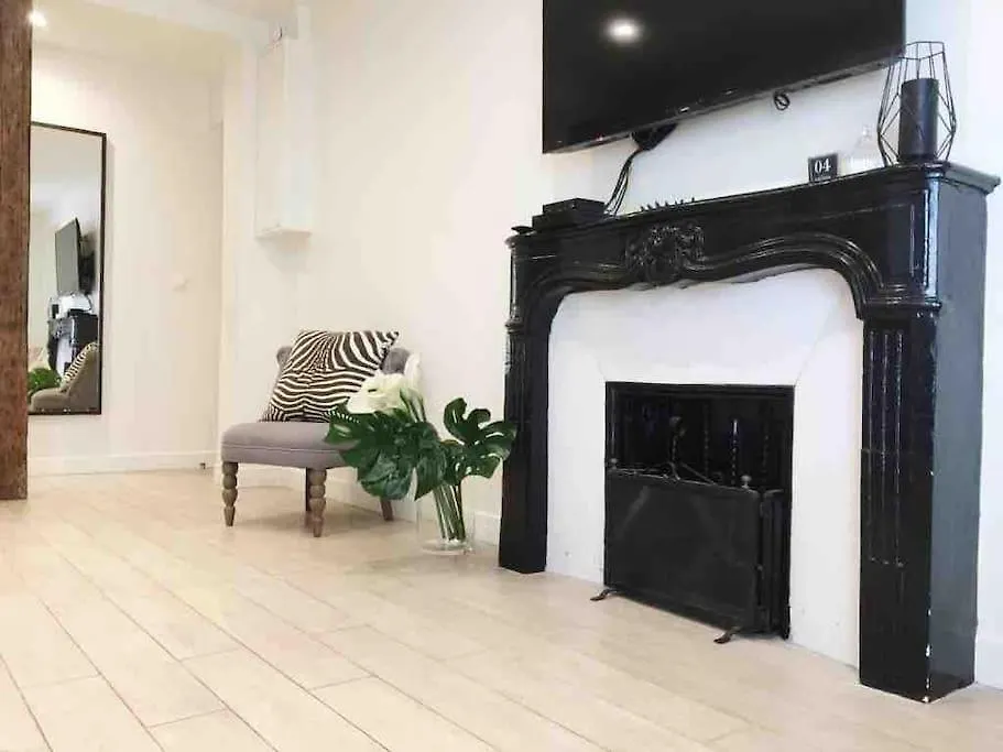 Central Apartment In The Heart Of The Marais With Air Conditioning Paryż Francja