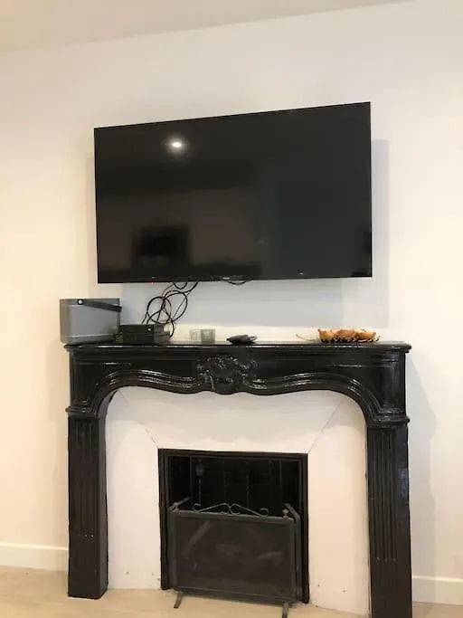 Central Apartment In The Heart Of The Marais With Air Conditioning Paryż