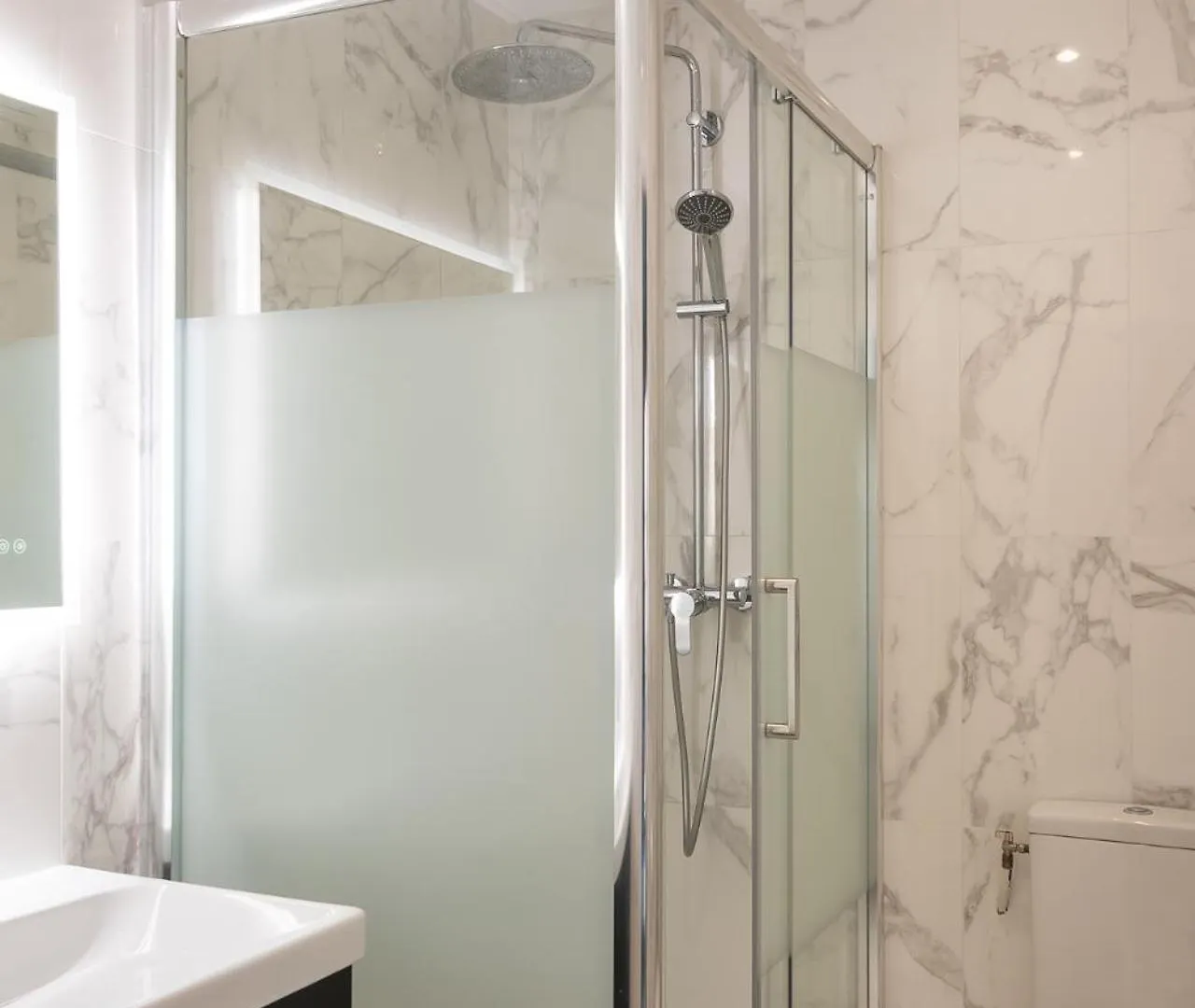 Central Apartment In The Heart Of The Marais With Air Conditioning Paryż Francja