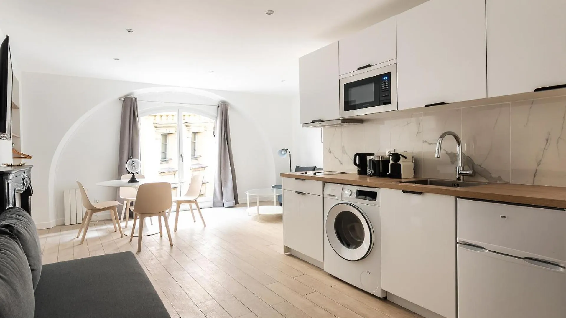 Central Apartment In The Heart Of The Marais With Air Conditioning Paryż
