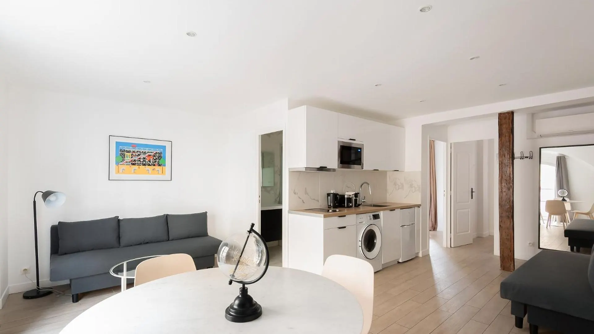 Central Apartment In The Heart Of The Marais With Air Conditioning Paryż